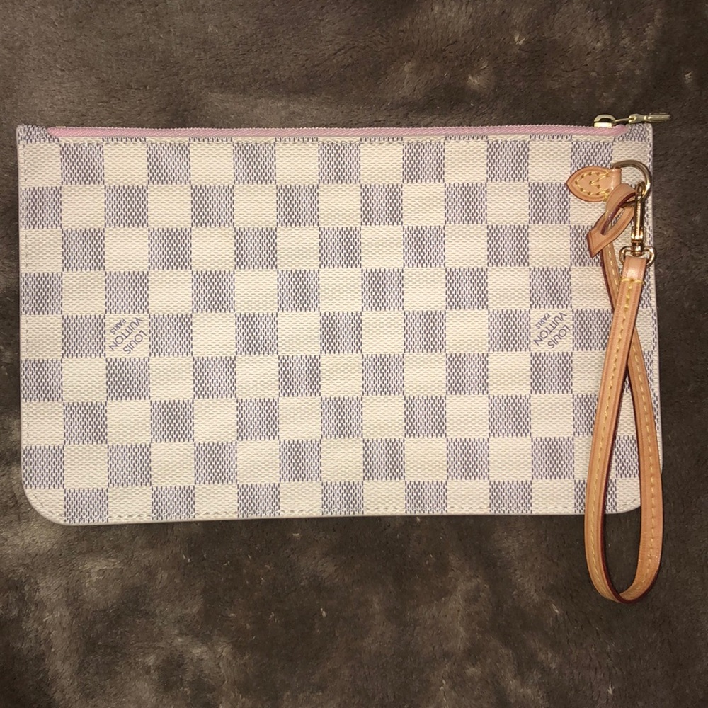 Louis Vuitton pouche